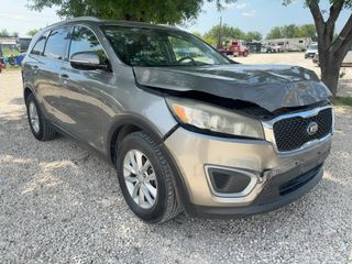 2016 Kia Sorento 2.4L LX - Exterior Front Right Corner Image